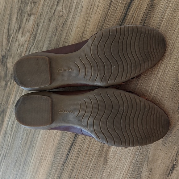 Like new Clark's woven leather flats - Picture 6 of 7